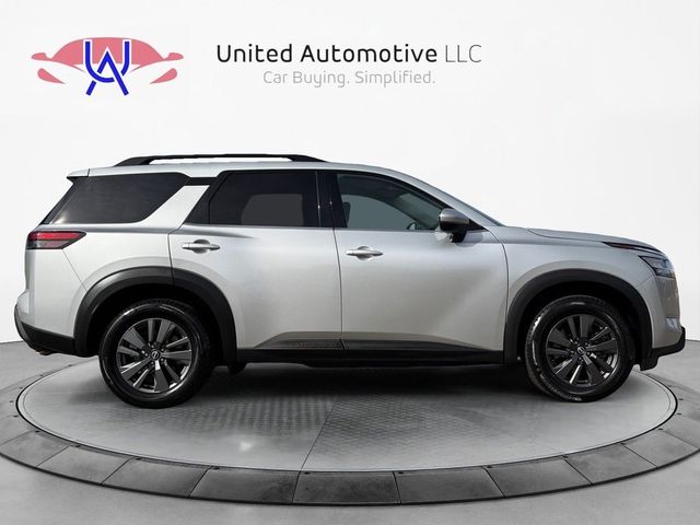 2022 Nissan Pathfinder SV
