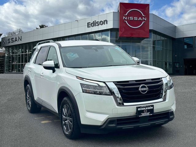 2022 Nissan Pathfinder SV