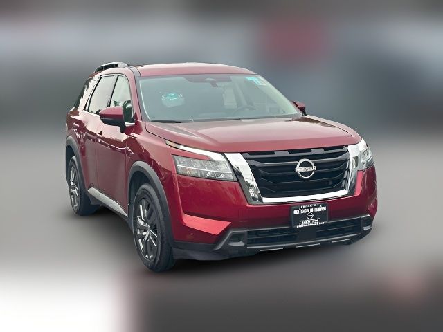 2022 Nissan Pathfinder SV