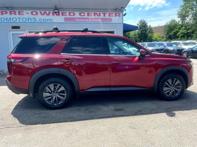 2022 Nissan Pathfinder SV