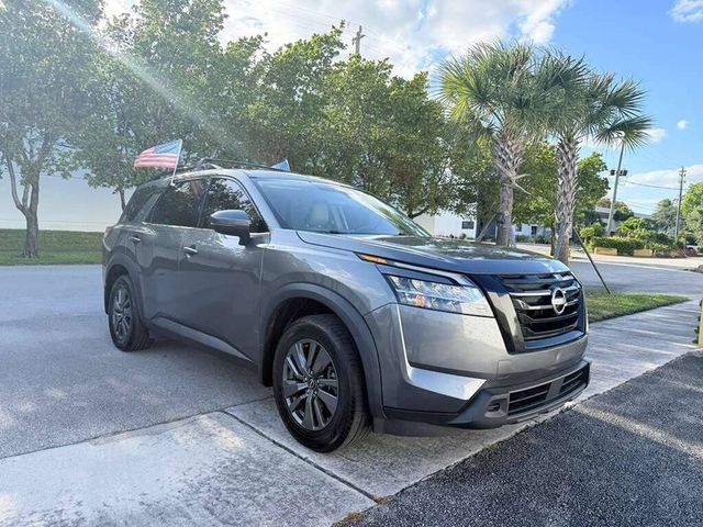 2022 Nissan Pathfinder SV
