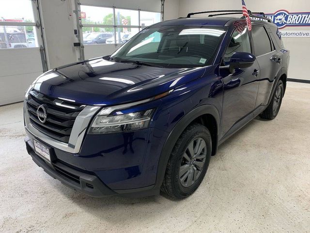 2022 Nissan Pathfinder SV