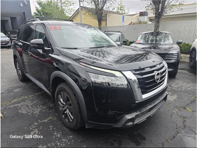 2022 Nissan Pathfinder SV