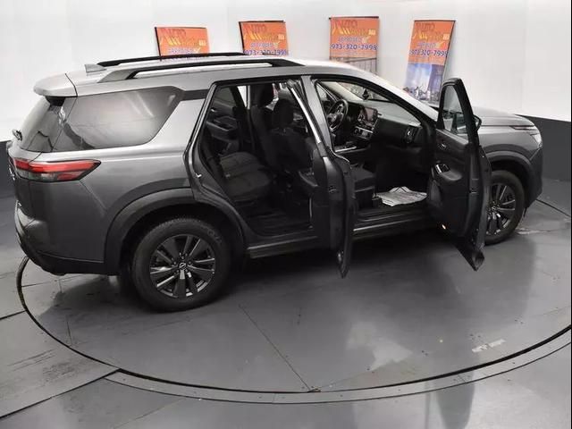 2022 Nissan Pathfinder SV