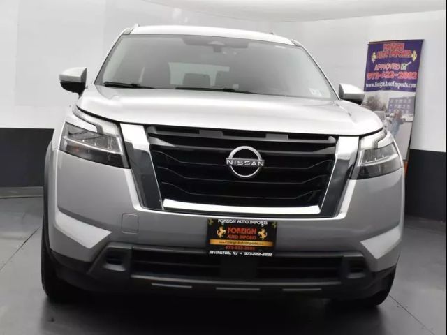 2022 Nissan Pathfinder SV
