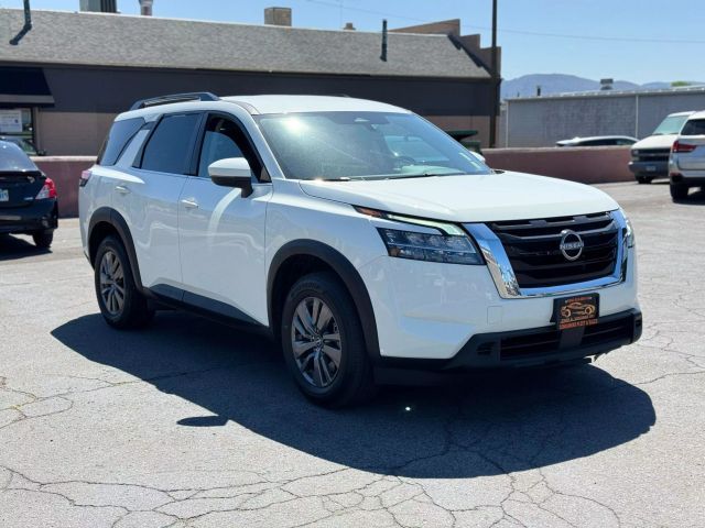 2022 Nissan Pathfinder SV