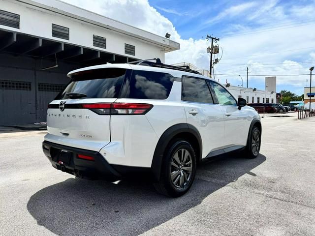 2022 Nissan Pathfinder SV