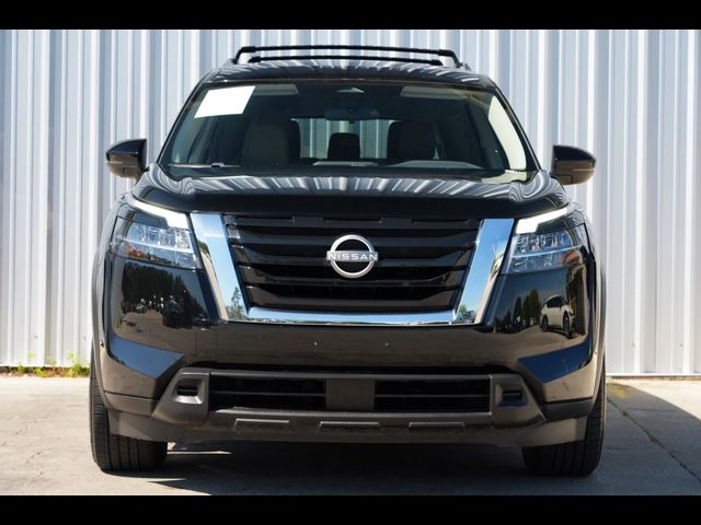2022 Nissan Pathfinder SV