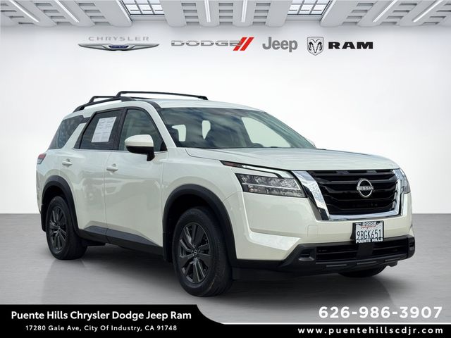 2022 Nissan Pathfinder SV