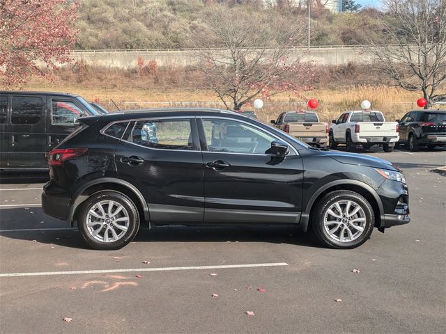 2022 Nissan Rogue Sport SV