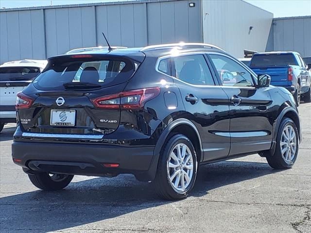 2022 Nissan Rogue Sport SV