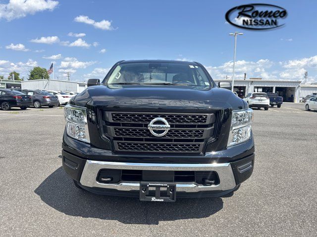 2022 Nissan Titan SV