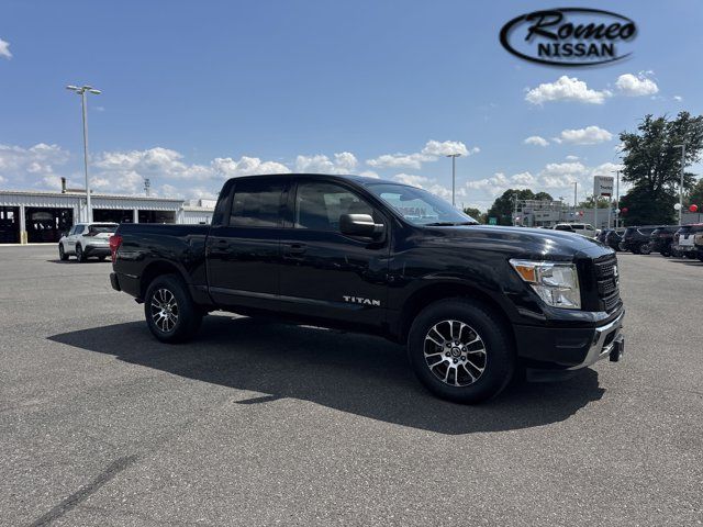 2022 Nissan Titan SV