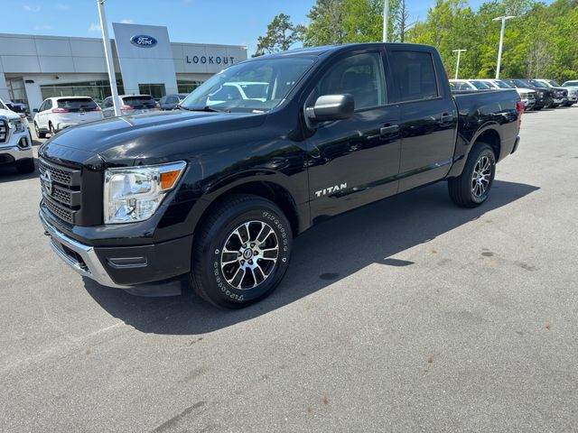 2022 Nissan Titan SV