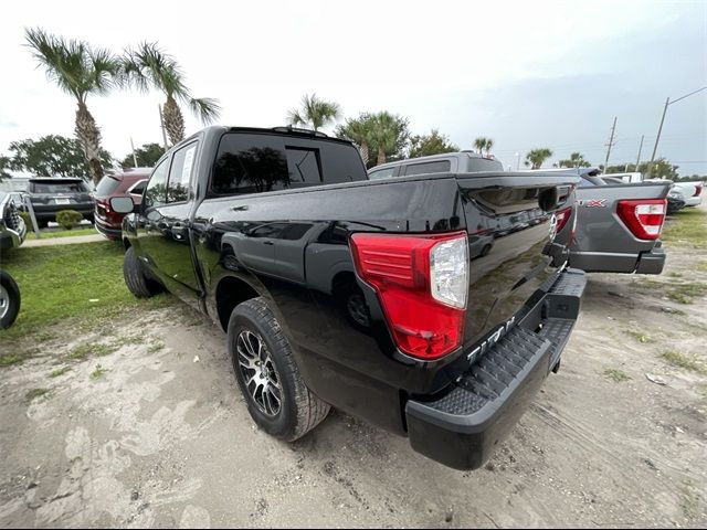 2022 Nissan Titan SV