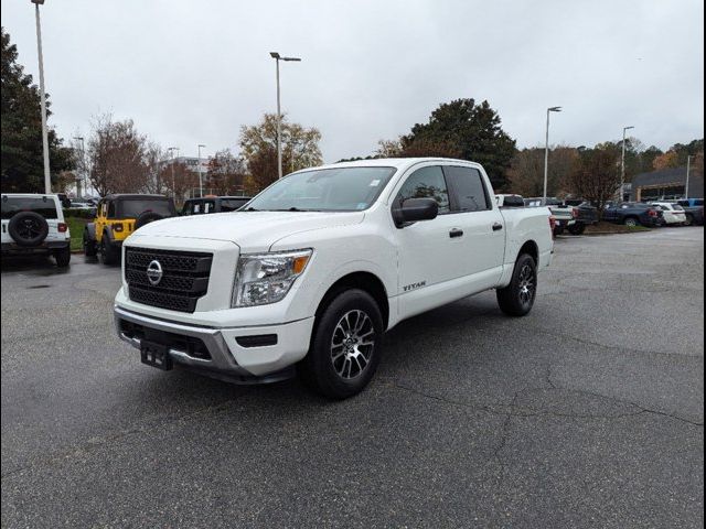 2022 Nissan Titan SV