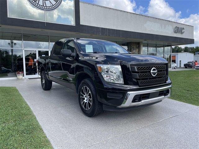 2022 Nissan Titan SV