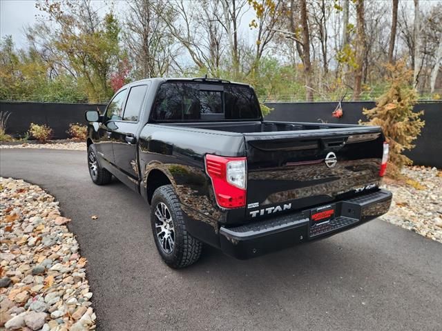 2022 Nissan Titan SV