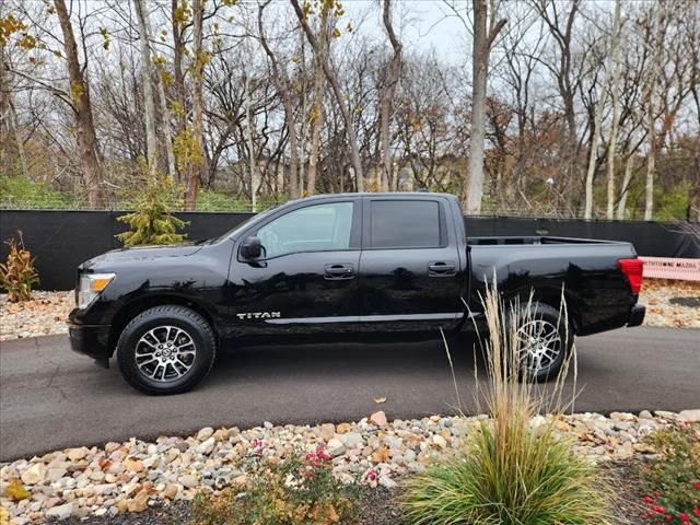 2022 Nissan Titan SV