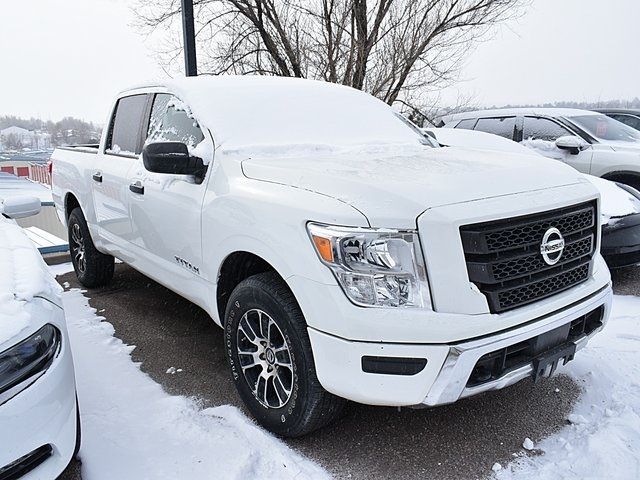 2022 Nissan Titan SV