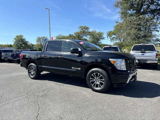 2022 Nissan Titan SV