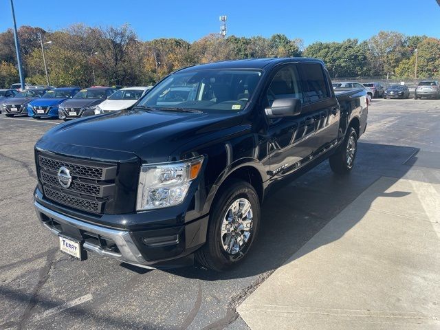 2022 Nissan Titan SV