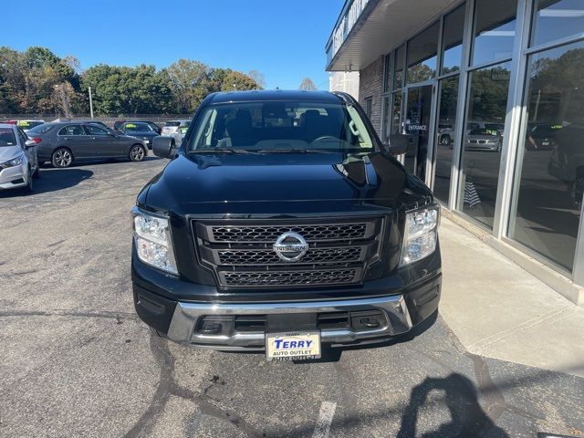 2022 Nissan Titan SV