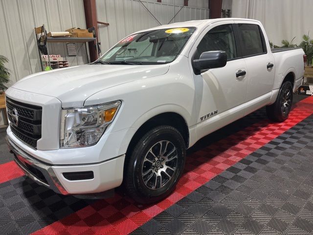 2022 Nissan Titan SV