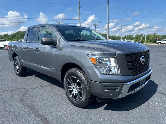 2022 Nissan Titan SV