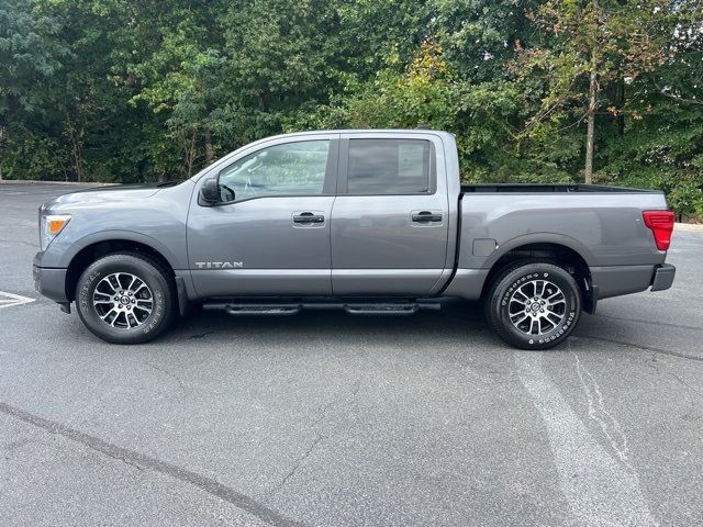 2022 Nissan Titan SV