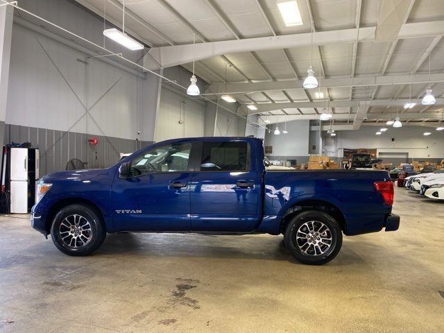 2022 Nissan Titan SV