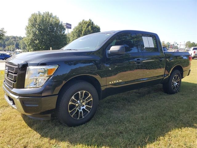 2022 Nissan Titan SV