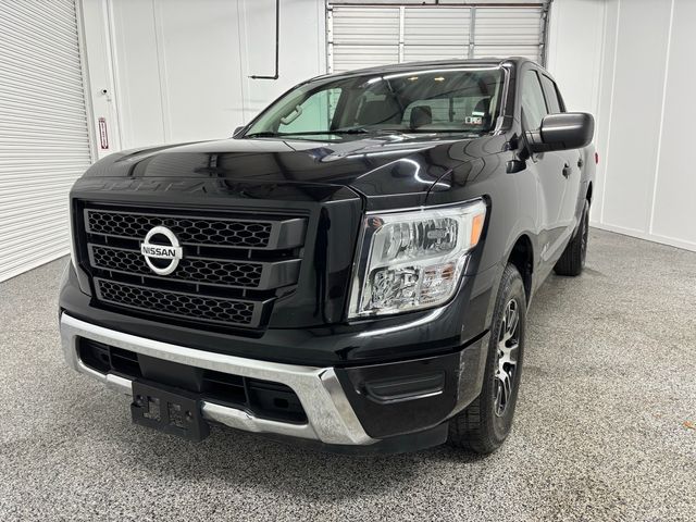 2022 Nissan Titan SV