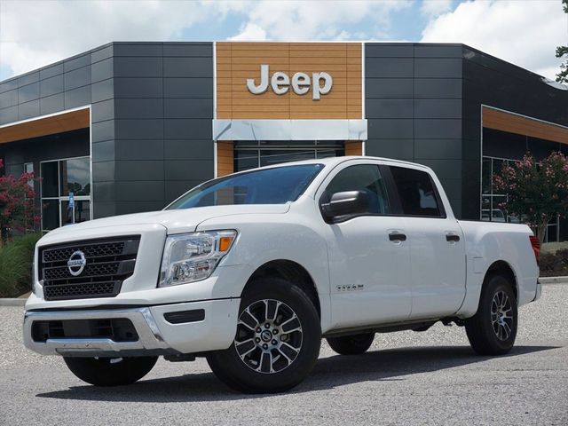 2022 Nissan Titan SV