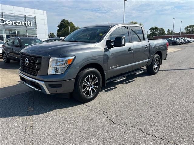 2022 Nissan Titan SV