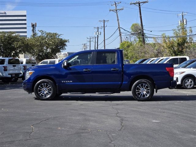 2022 Nissan Titan SV