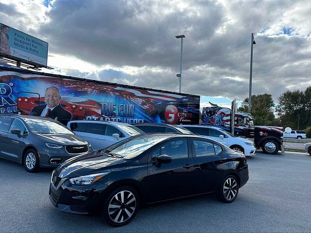 2022 Nissan Versa SR