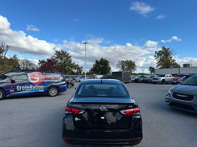 2022 Nissan Versa SR