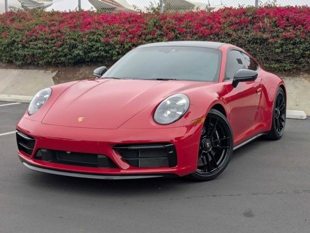 2022 Porsche 911 Carrera 4 GTS