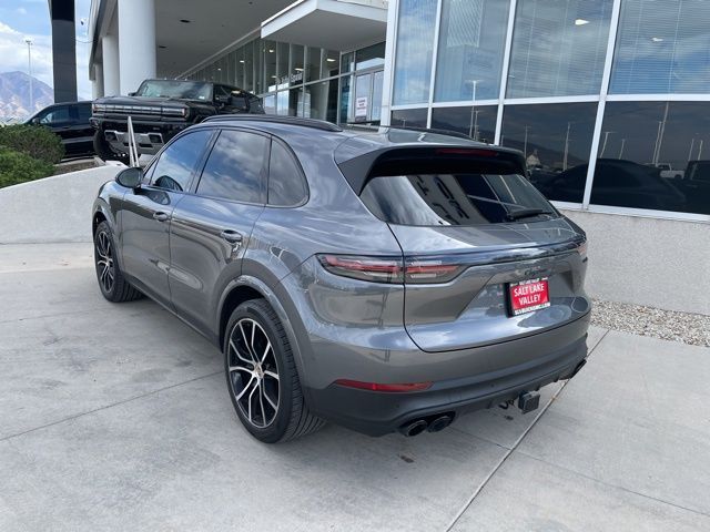 2022 Porsche Cayenne Base