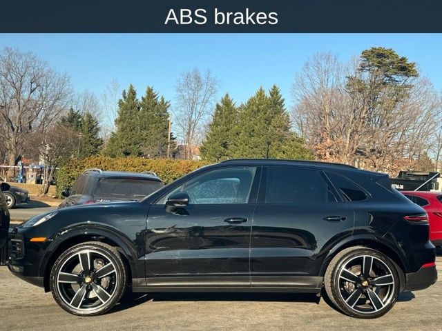 2022 Porsche Cayenne Base