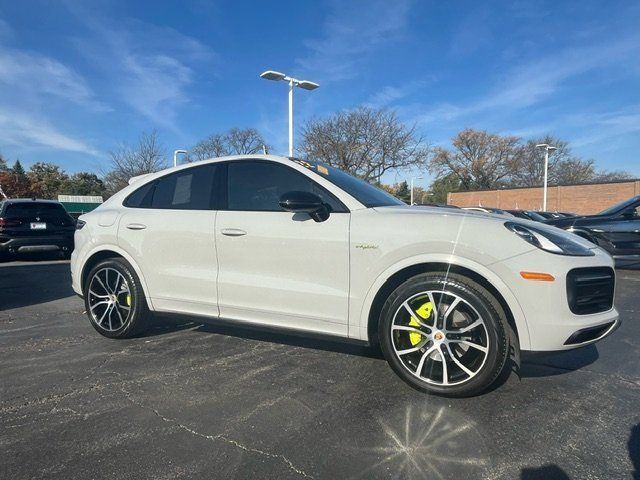 2022 Porsche Cayenne E-Hybrid Base