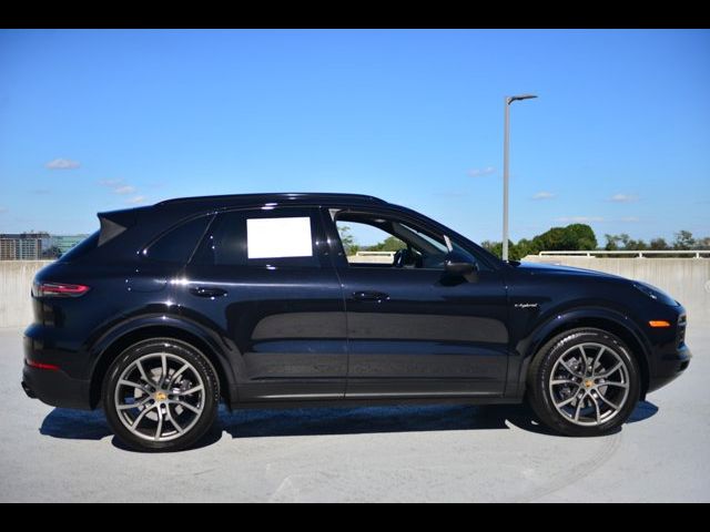 2022 Porsche Cayenne Platinum Edition E-Hybrid