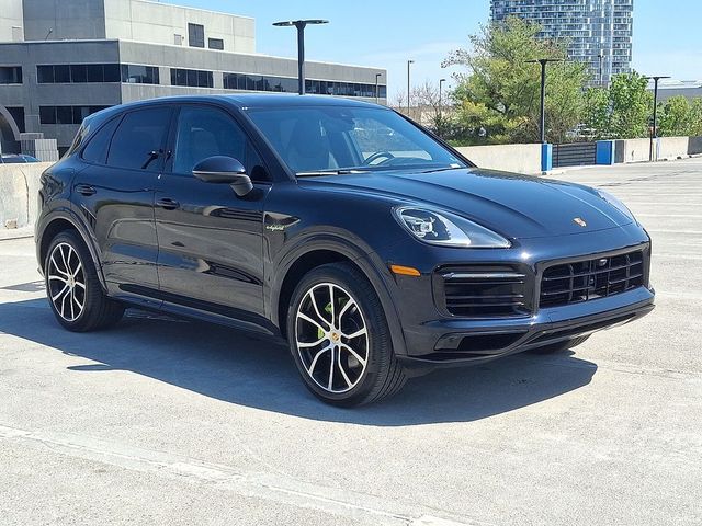2022 Porsche Cayenne Platinum Edition E-Hybrid