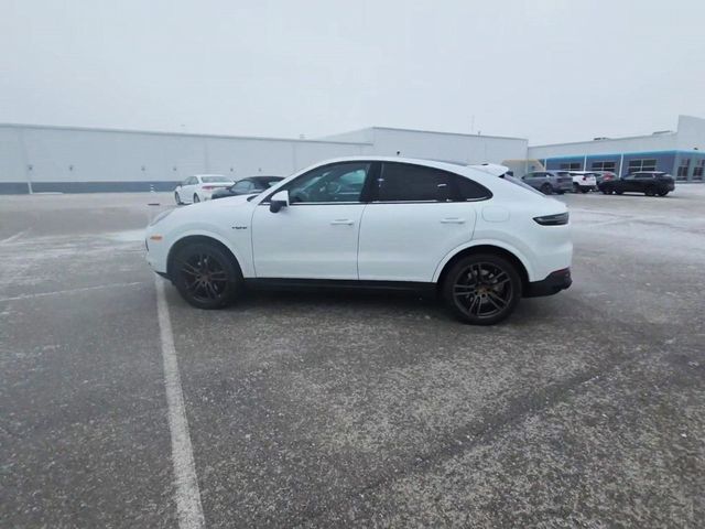 2022 Porsche Cayenne Platinum Edition Hybrid