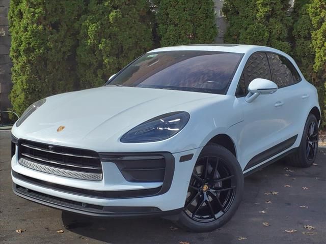 2022 Porsche Macan Base