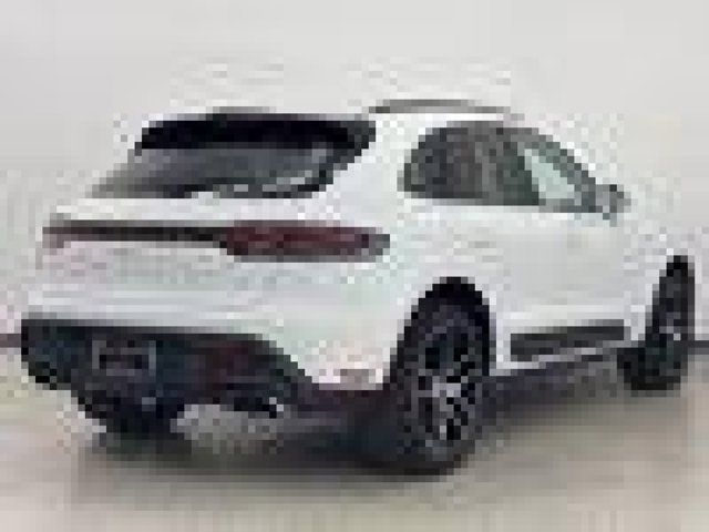 2022 Porsche Macan Base