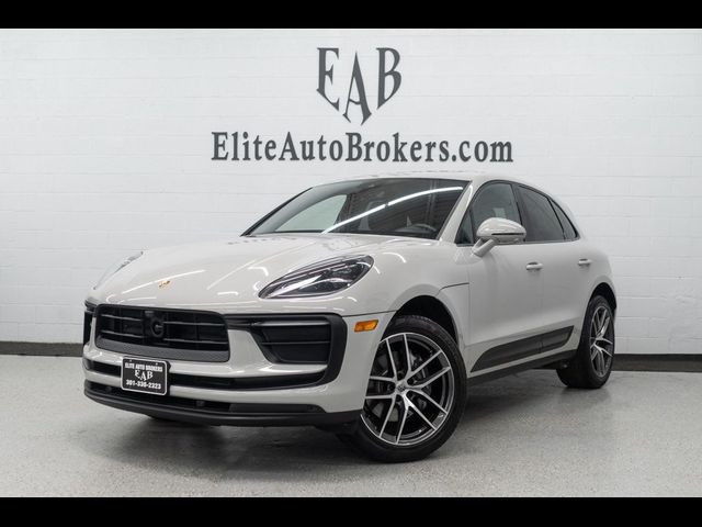 2022 Porsche Macan Base