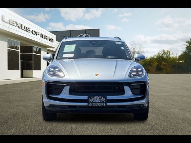 2022 Porsche Macan Base