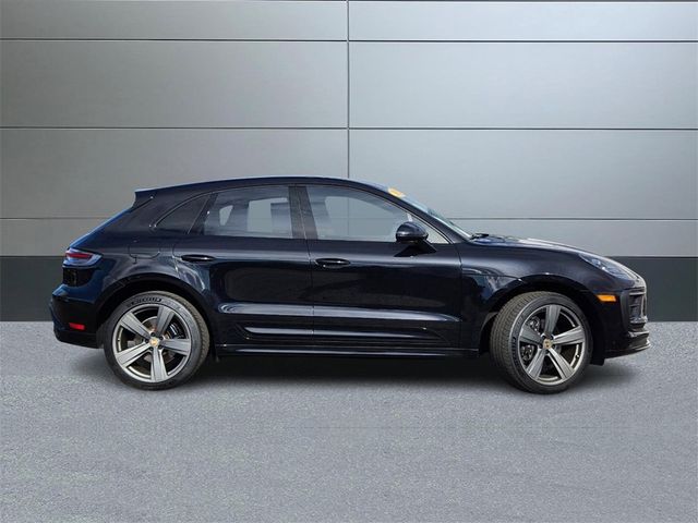 2022 Porsche Macan Base